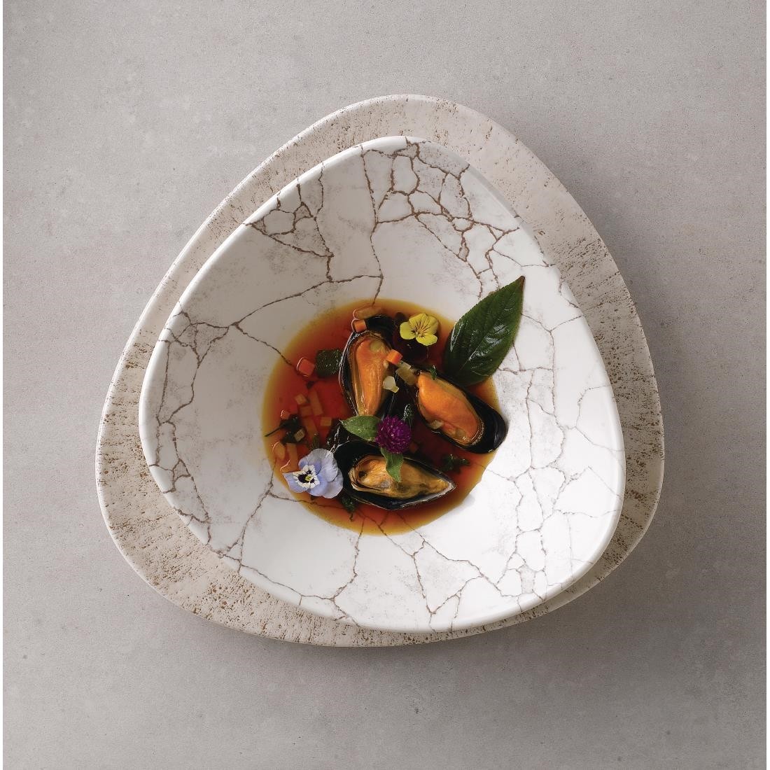  Churchill Bols triangulaires Studio Prints Kintsugi Agate Grey Lotus 228mm (Lot de 12) 